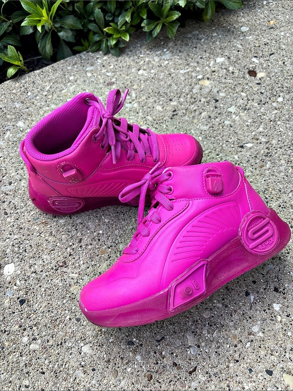 Girls Sketcher Remix Sneakers.